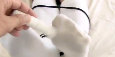 We find Ellie Idol tied up